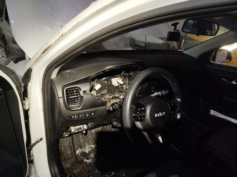 Ремонт проводки под панелью приборов Kia в ночной выезд
